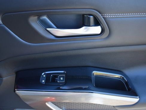 Used 2022 Nissan Pathfinder Platinum w/ Cargo Package image 16