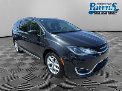Used 2017 Chrysler Pacifica Touring-L w/ Tire & Wheel Group