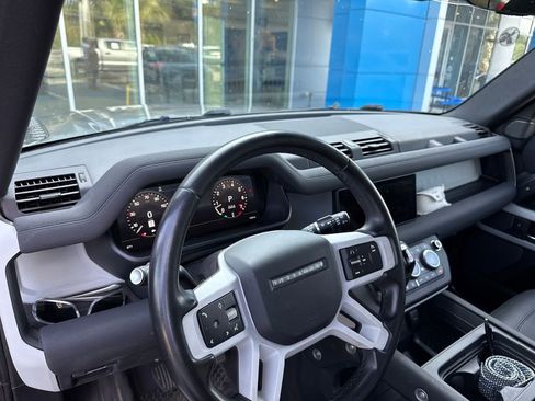 Used 2023 Land Rover Defender 90 S image 54