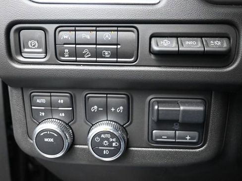 Used 2024 GMC Yukon AT4 w/ Technology Package AWD/4WD image 37