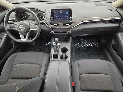 Used 2025 Nissan Altima 2.5 SV FWD image 16