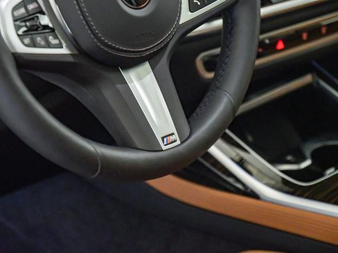 Used 2026 BMW X7 xDrive40i w/ M Sport Package AWD/4WD image 18