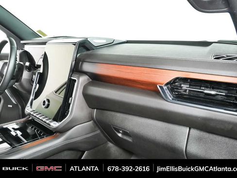 Used 2025 GMC Yukon Denali AWD/4WD image 23