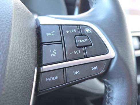 Used 2024 Toyota Highlander LE image 35