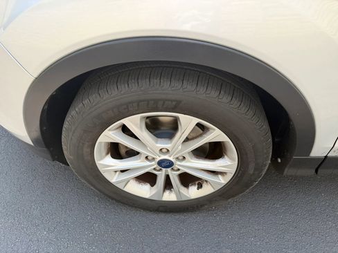 Used 2017 Ford Escape SE FWD image 32