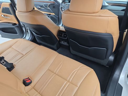 Used 2022 Lexus ES 350 Ultra Luxury w/ Accessory Package 2 FWD image 11