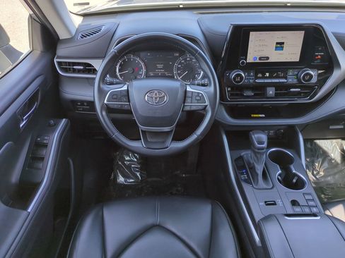 Used 2023 Toyota Highlander XLE image 16