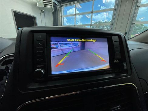 Used 2020 Dodge Grand Caravan SE FWD image 17