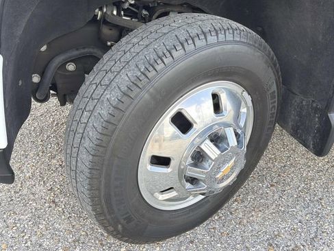 Used 2024 Chevrolet Silverado 3500 LTZ w/ LTZ Convenience Package image 17