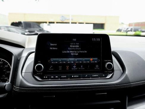 Used 2023 Nissan Rogue SV FWD image 25