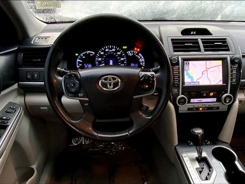 Used 2014 Toyota Camry XLE image 5