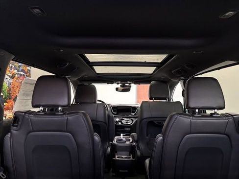 New 2026 Chrysler Pacifica Select w/ S Appearance Package image 43