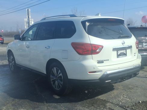 Used 2019 Nissan Pathfinder SL image 4