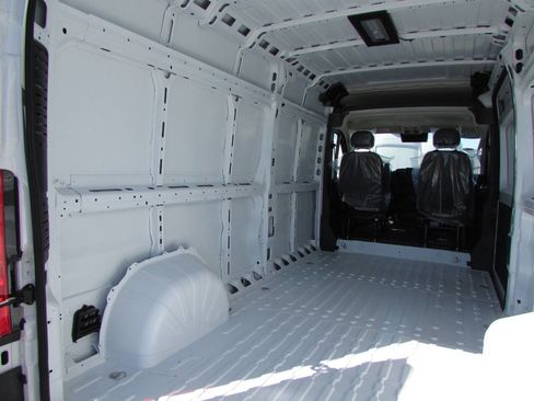 Used 2025 RAM ProMaster 2500 w/ Convenience Group image 24