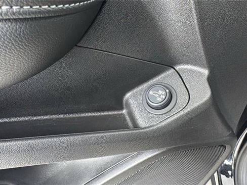 Used 2024 GMC Terrain SLT image 21