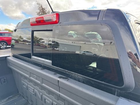 Used 2018 GMC Canyon Denali image 9