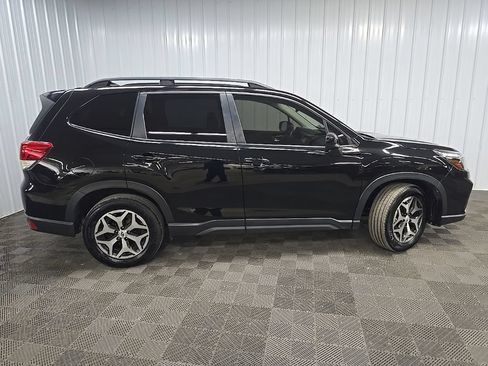 Used 2021 Subaru Forester Premium AWD/4WD image 2
