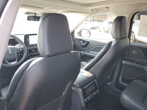 New 2026 Lincoln Aviator AWD image 24