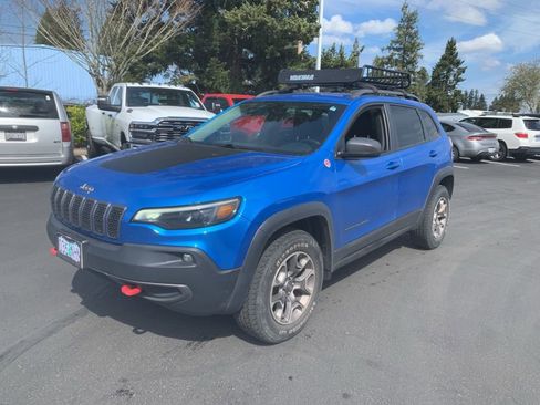 Used 2020 Jeep Cherokee Trailhawk w/ Cold Weather Group AWD/4WD image 1