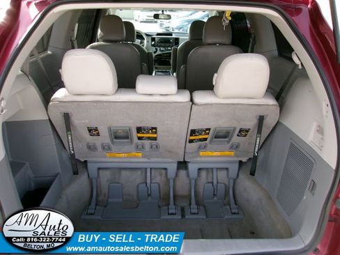 Used 2011 Toyota Sienna LE w/ Towing Pkg image 19