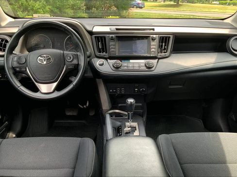 Used 2018 Toyota RAV4 XLE image 16