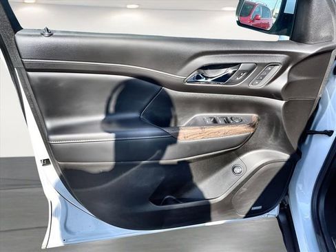 Used 2022 GMC Acadia Denali w/ Denali Ultimate Package image 9