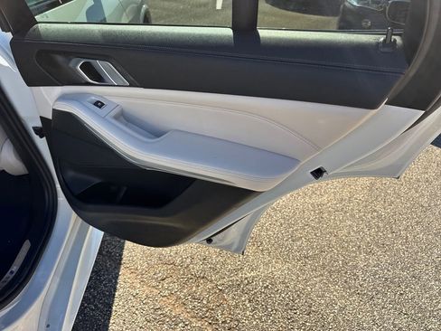 Used 2022 BMW X5 sDrive40i w/ M Sport Package image 16