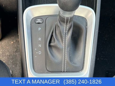 Used 2025 Hyundai Venue SE image 21