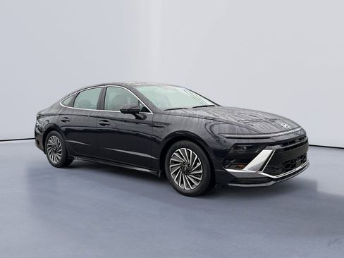 Certified 2025 Hyundai Sonata Limited FWD image 1