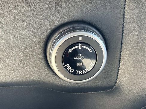 New 2026 Lincoln Navigator Premiere AWD/4WD image 32