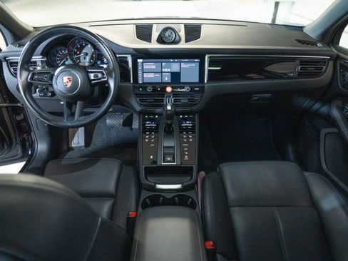Certified 2024 Porsche Macan AWD/4WD image 25