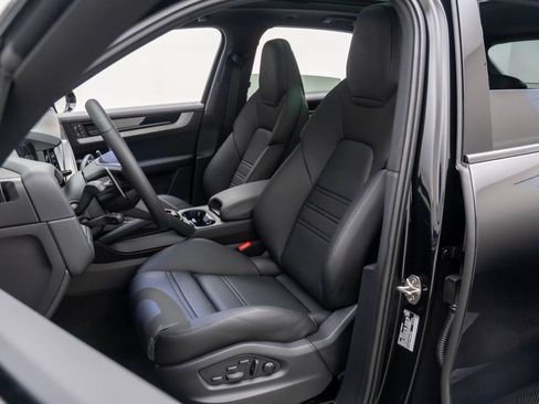 New 2026 Porsche Cayenne AWD/4WD image 5