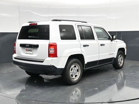 Used 2015 Jeep Patriot Sport FWD image 12