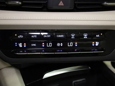 Used 2022 Buick Envision Avenir w/ Technology Package II FWD image 23