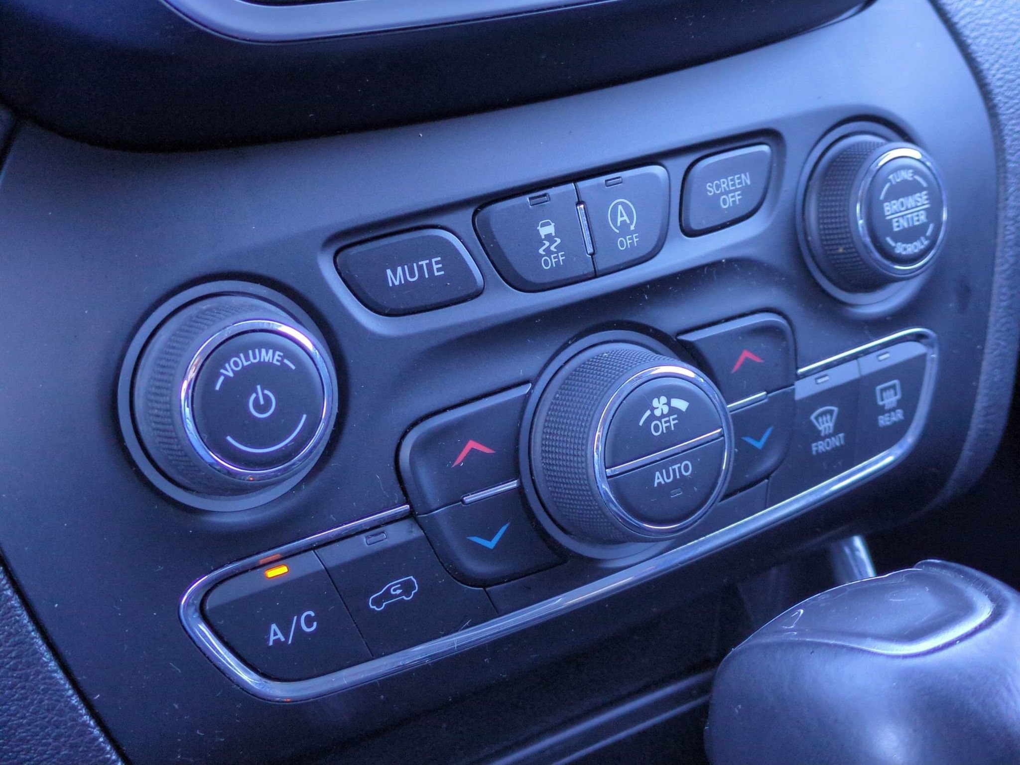 Used 2022 Jeep Cherokee Latitude Lux FWD image 20