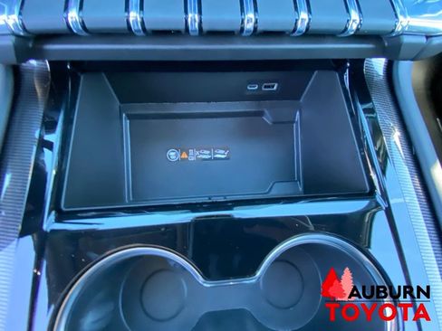 Used 2025 GMC Yukon Elevation AWD/4WD image 49