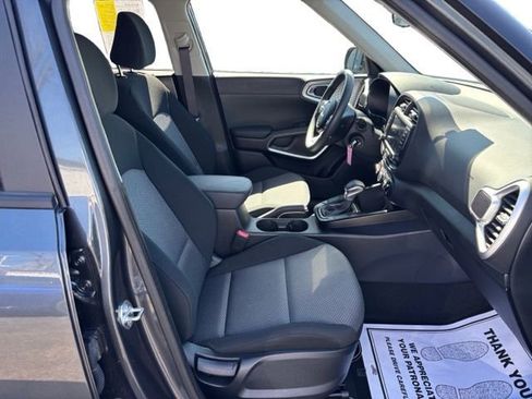 Certified 2025 Kia Soul LX w/ LX Technology Package FWD image 11