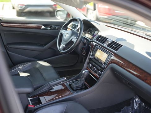 Used 2012 Volkswagen Passat 2.5 SEL FWD image 18
