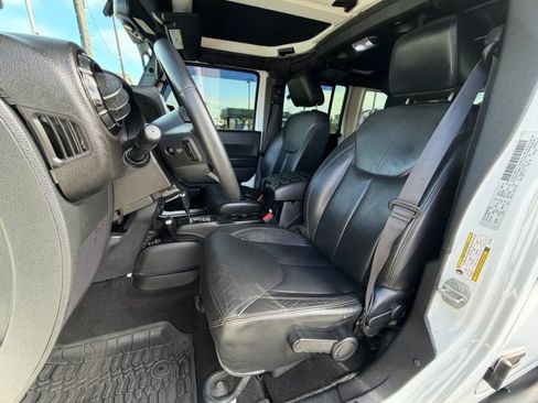 Used 2015 Jeep Wrangler Unlimited Sahara AWD/4WD image 13