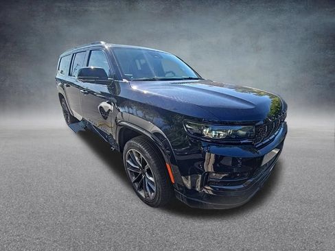 Used 2025 Jeep Grand Wagoneer L Series III w/ Rear Seat Video Group 1 AWD/4WD image 9