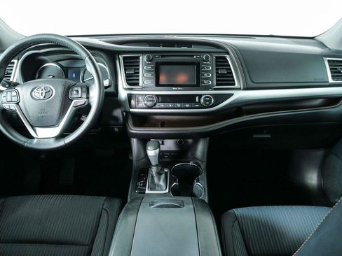 Used 2015 Toyota Highlander Plus FWD image 18