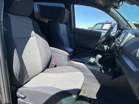 Used 2022 Toyota Tacoma TRD Sport w/ Technology Package image 12