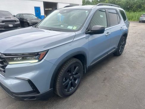 Used 2023 Honda Pilot Sport image 4
