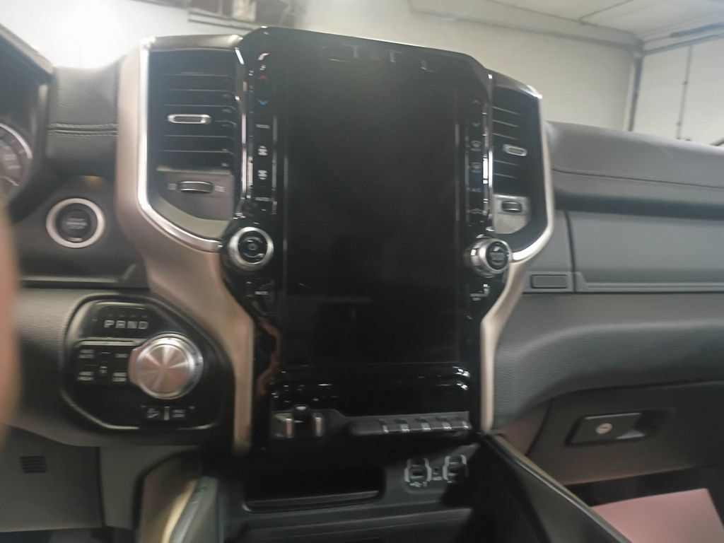 Used 2021 RAM 1500 Laramie w/ Off Road Group AWD/4WD image 15