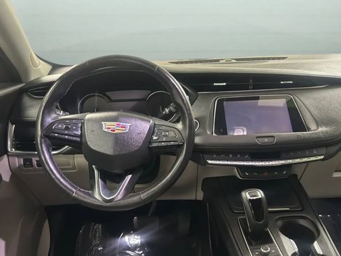 Used 2019 Cadillac XT4 Premium Luxury w/ Cold Weather Package FWD image 10