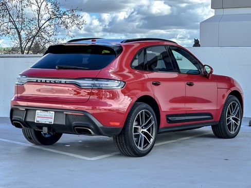 Used 2025 Porsche Macan image 8