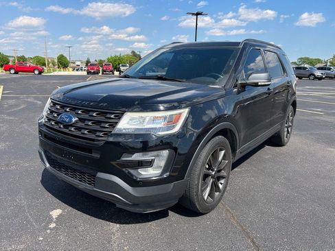 Used 2017 Ford Explorer XLT w/ Equipment Group 202A image 7