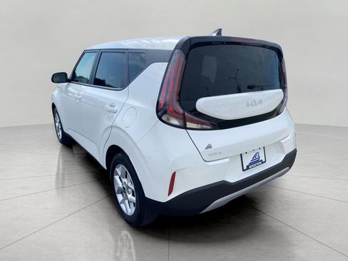 Used 2025 Kia Soul LX w/ LX Technology Package FWD image 10