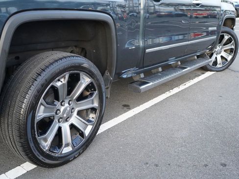 Used 2018 GMC Sierra 1500 SLT w/ Enhanced Driver Alert Package image 7