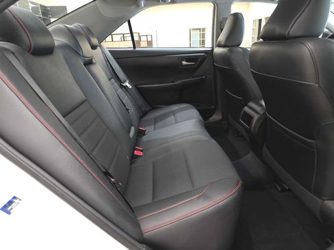 Used 2016 Toyota Camry SE w/ Moonroof Package FWD image 23